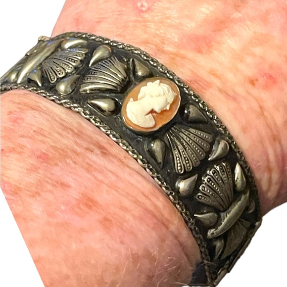 Antique Art Deco Italy Alpaca Carved shell Cameo & Coral Bangle bracelet - Picture 9 of 12